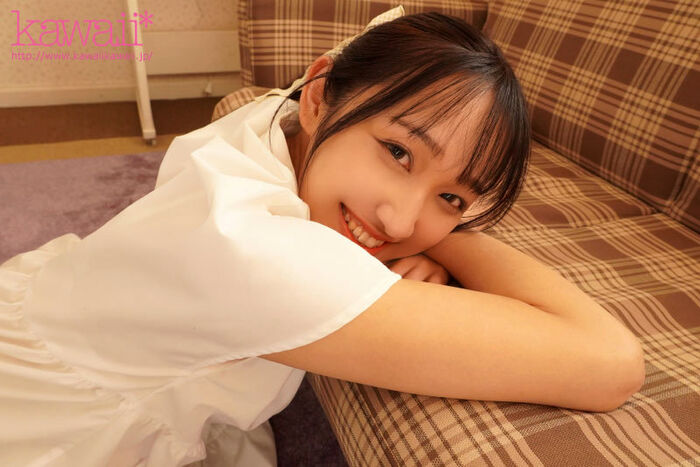 Ecup beautiful girl with wheat skin wants to experience Nakaiki and makes her AV debut! 3th image