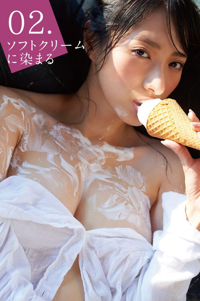 FLASH Photobook Yuka Someya Yuka Someya - 01 Dyed in sweat 02 Dyed in soft serve ice cream 2020-10-27 43th image