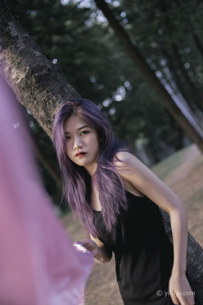 [艺图语] Vol.009_长发美女户外不受束缚主题阳光下吊带长裙烈焰红lip妩媚Photo 32P 22th image