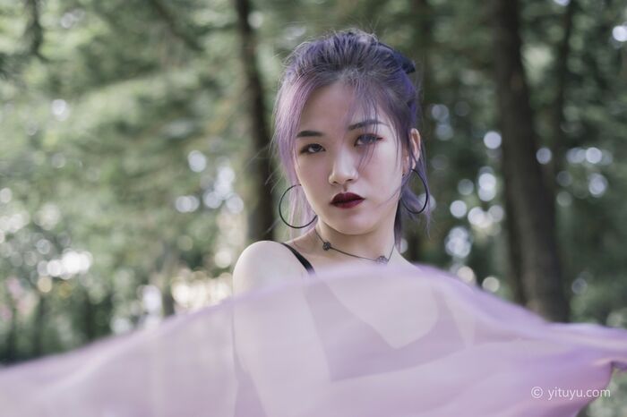 [艺图语] Vol.009_长发美女户外不受束缚主题阳光下吊带长裙烈焰红lip妩媚Photo 32P 24th image