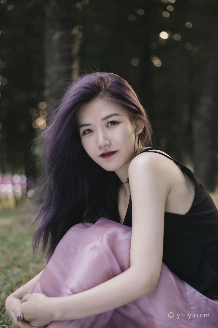 [艺图语] Vol.009_长发美女户外不受束缚主题阳光下吊带长裙烈焰红lip妩媚Photo 32P 28th image