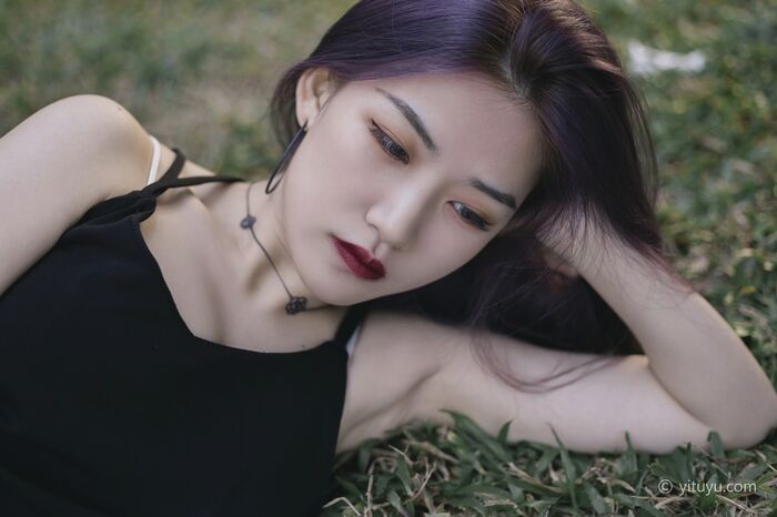 [艺图语] Vol.009_长发美女户外不受束缚主题阳光下吊带长裙烈焰红lip妩媚Photo 32P 29th image