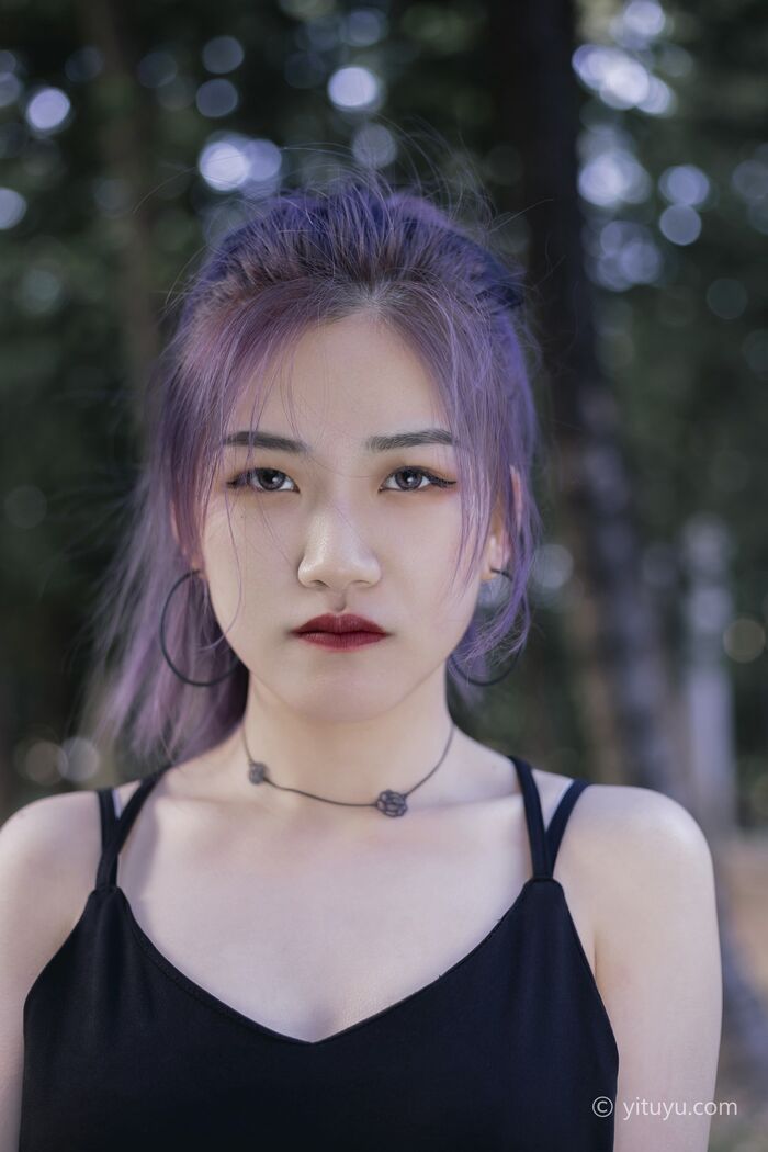 [艺图语] Vol.009_长发美女户外不受束缚主题阳光下吊带长裙烈焰红lip妩媚Photo 32P 3th image