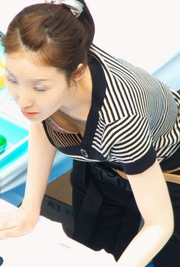 Observe carefully the valley of the breasts that you can not see twice even if you notice it usually Vol.4 17th image