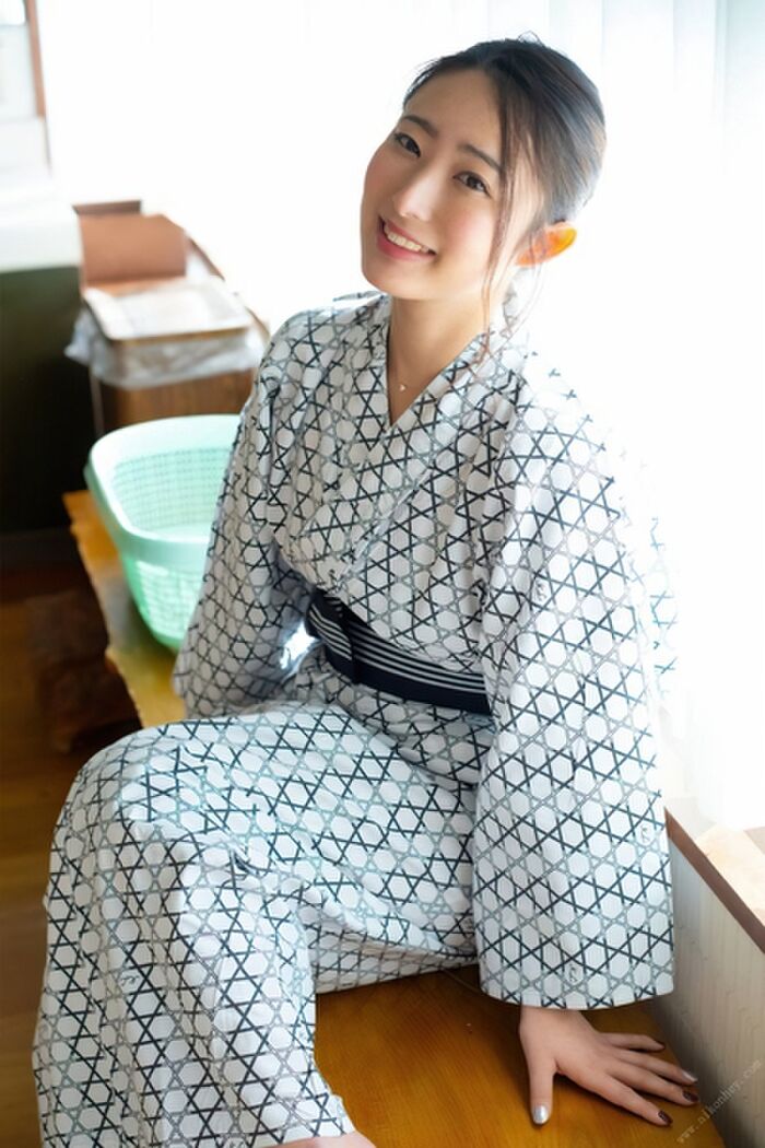 【292 high-quality erotic images of Suzu Matsuoka】 D-cup Japanese style beauty undressing nude gravure 76th image