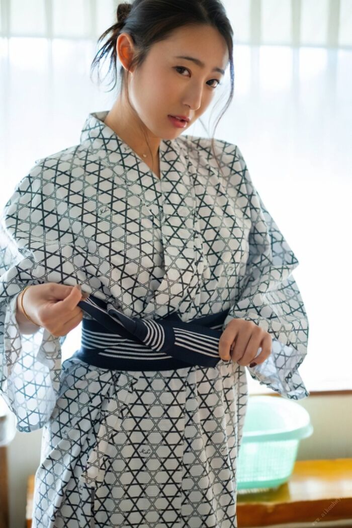【292 high-quality erotic images of Suzu Matsuoka】 D-cup Japanese style beauty undressing nude gravure 78th image