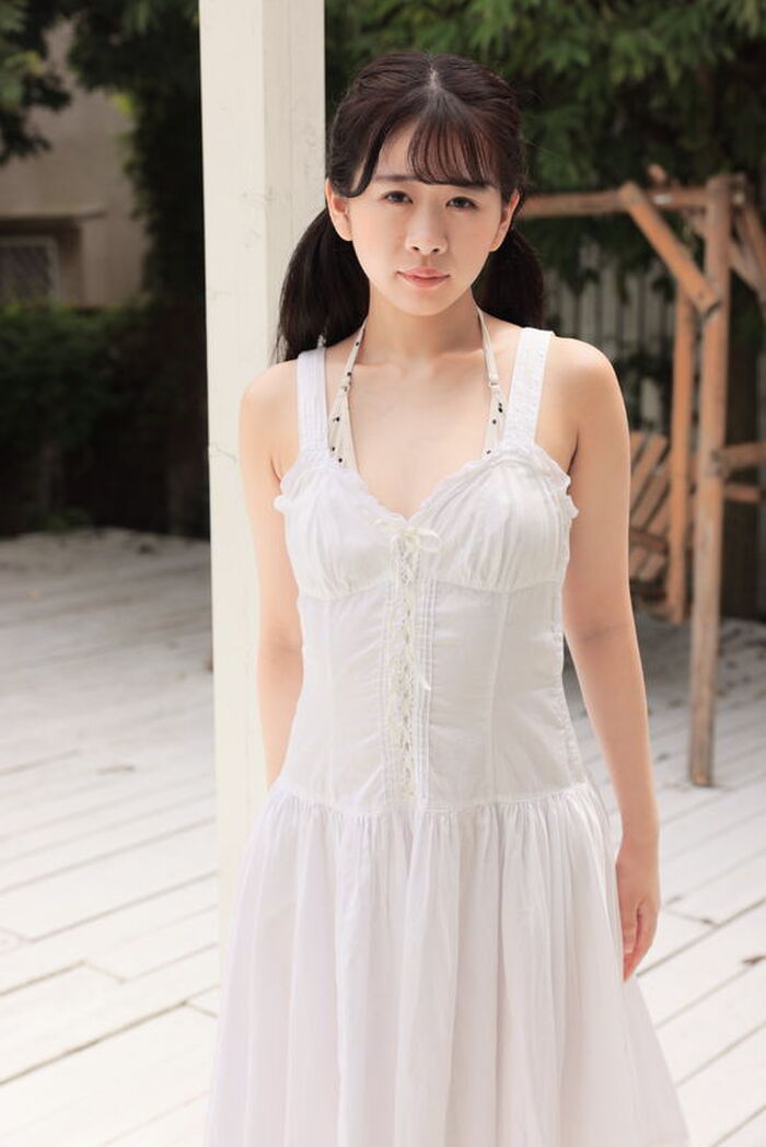 はち切れんばかりの笑顔がカワイイ清純アイドル吉本麻里、初着エロで同性相手に美アナルを攻められまくるww 2th image