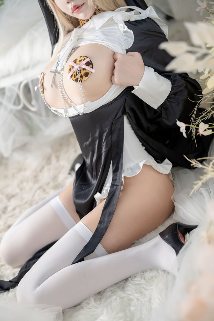 2D sister child embracing run Moko aa 生日特辑主题性感修女装 Half Dewy Go-Milk Leopard 纹遮点诱惑Photo 75P 31th image