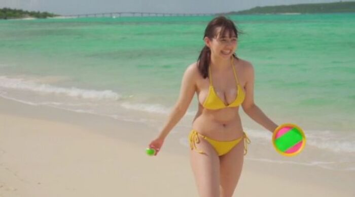 「ギャルコン2021」準クランプリのハーフ美女・美澄衿依、大人っぽい表情で衣服を脱ぎ捨てムチムチの下半身を大胆露出させるww 2th image
