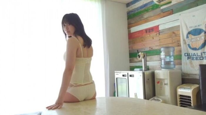 「ギャルコン2021」準クランプリのハーフ美女・美澄衿依、大人っぽい表情で衣服を脱ぎ捨てムチムチの下半身を大胆露出させるww 23th image