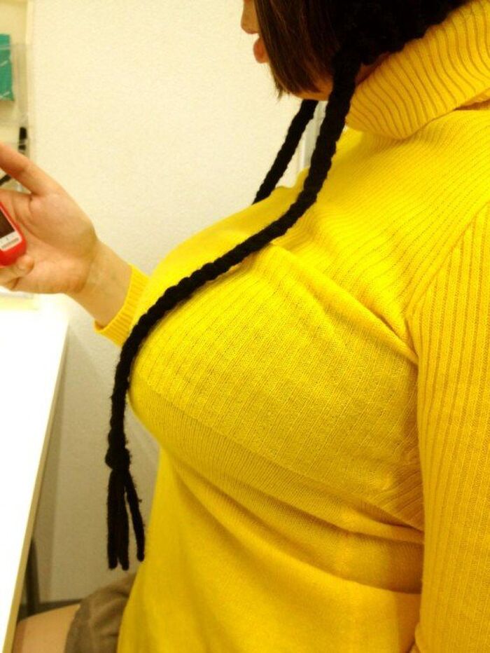 Photograph amateur girls dressed in clothes that look bigger than busty breasts in the city 10th image