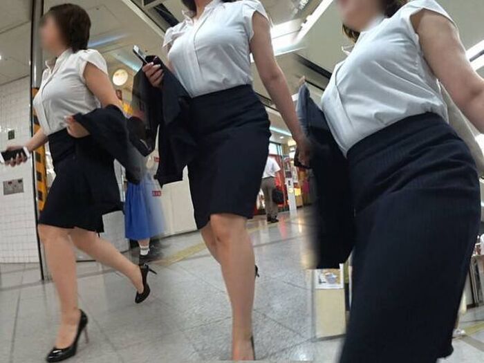 Photograph amateur girls dressed in clothes that look bigger than busty breasts in the city 18th image