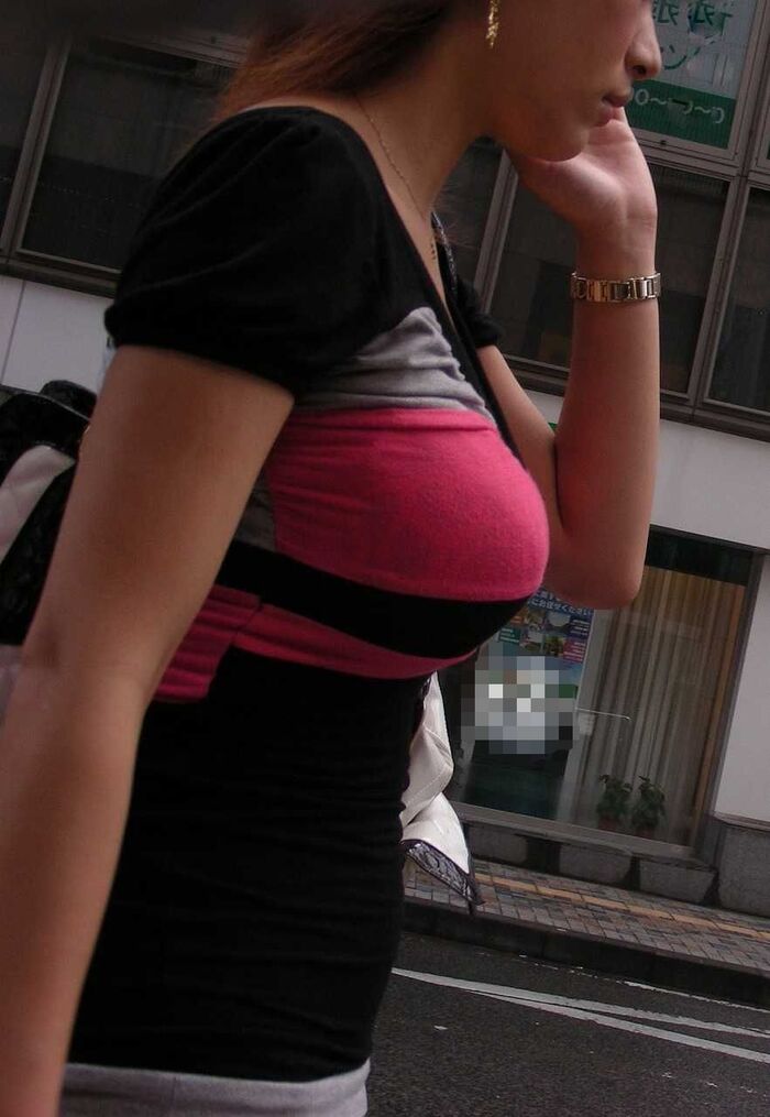 Photograph amateur girls dressed in clothes that look bigger than busty breasts in the city 4th image