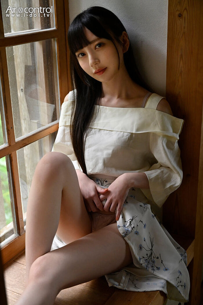 Bishōjo AV actress Mia Nanasawa shows a bewitching beauty different from the time of AV shooting ww in IV for the first time in a year 5th image