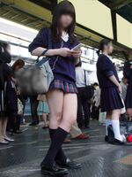 【JK Uniform Whiplash Thigh Erotic Image】 JK's uniform erotic image that the whiplash thighs are so erotic and unbearable! The thighs that peek out from the uniform skirt that was shortened to the last minute and the panties that look like they look like they are magical.