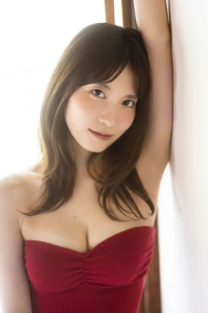 AKB48 Taniguchi Meguchi, who made it to the selection, challenges adult cute full-fledged gravure in the 1st photo book ww 6th image