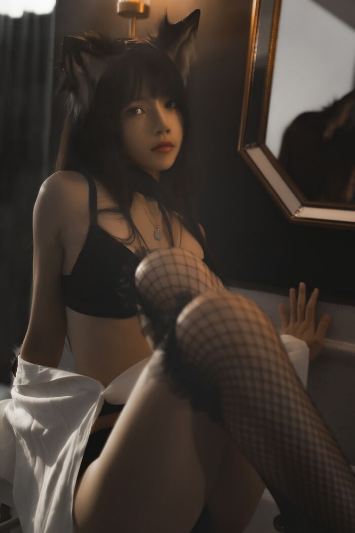 网络美女桜桃喵狼来了系列主题私房性感白T露黑色内衣秀完美身材诱惑写真115P 104th image
