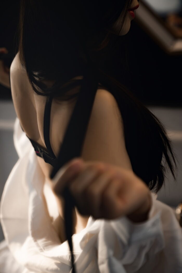 网络美女桜桃喵狼来了系列主题私房性感白T露黑色内衣秀完美身材诱惑写真115P 112th image