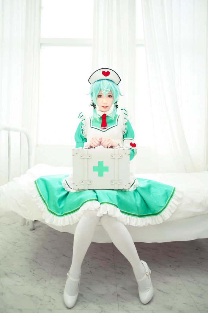 Coser妹子Ely_eee诗乃护士主题私房性感绿色护士装秀完美身材迷人诱惑写真32P 15th image