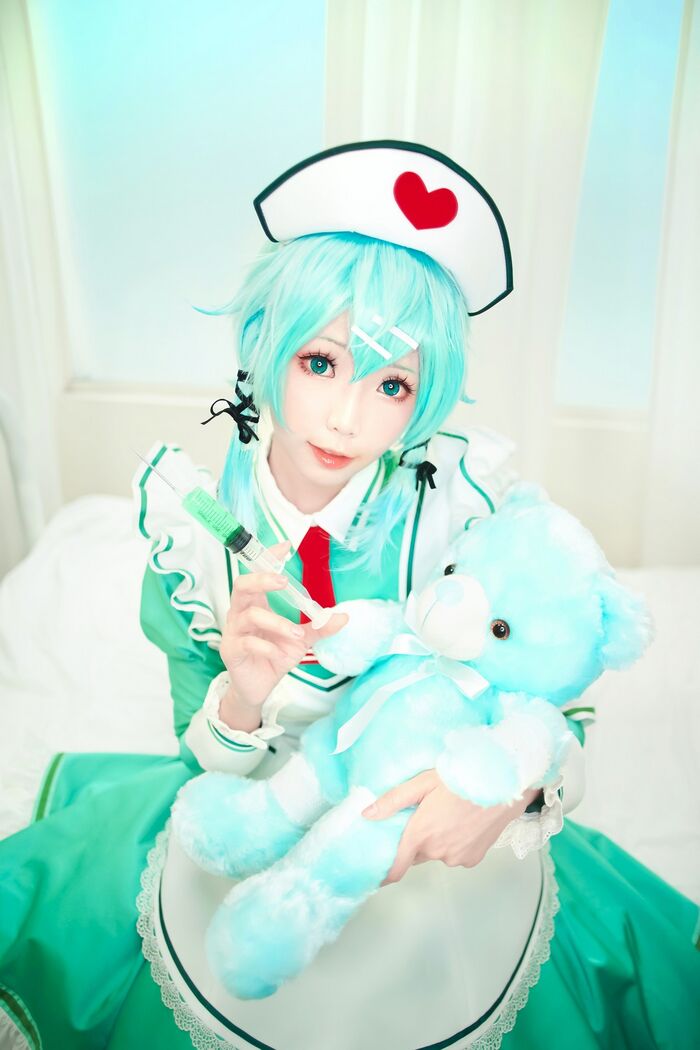 Coser妹子Ely_eee诗乃护士主题私房性感绿色护士装秀完美身材迷人诱惑写真32P 17th image