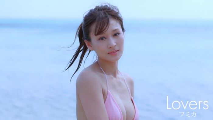 'National busty older sister' Fumika, the image of the naked calendar is too erotic! The cover is a G-cup finger bra, and the inside is semi-nude! 20th image