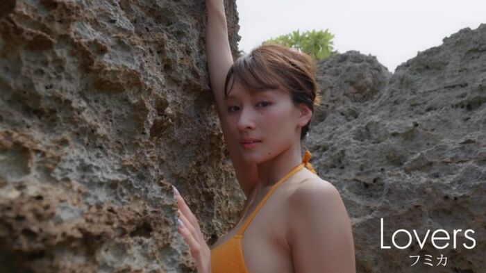 'National busty older sister' Fumika, the image of the naked calendar is too erotic! The cover is a G-cup finger bra, and the inside is semi-nude! 40th image