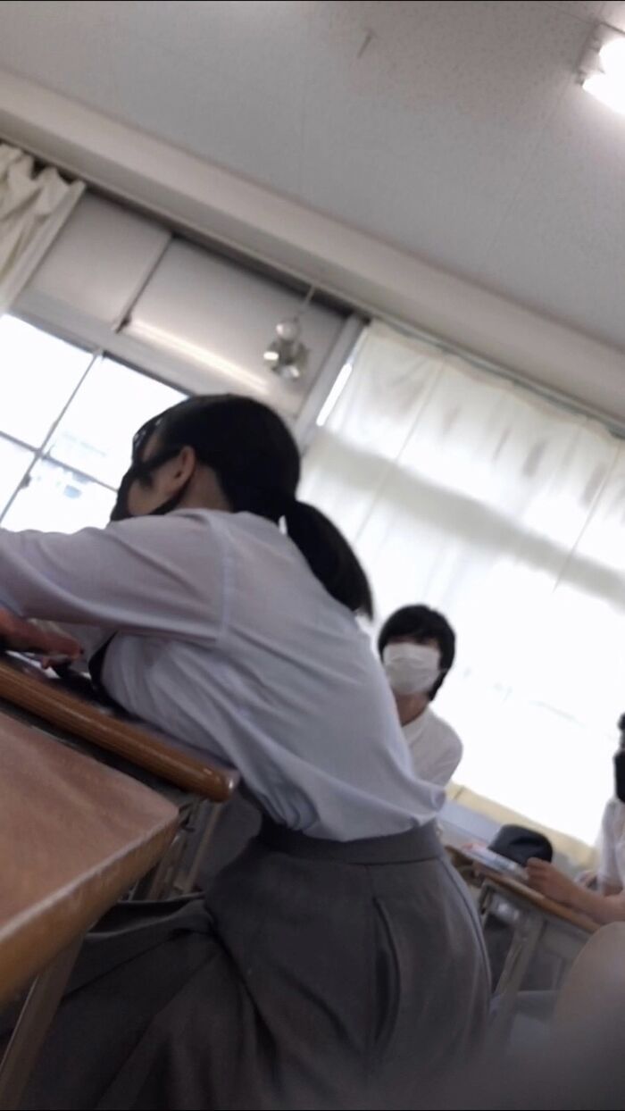 JK's are too big sitting next to me in the classroom 2th image