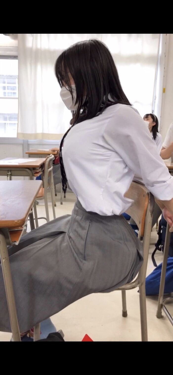 JK's are too big sitting next to me in the classroom 3th image