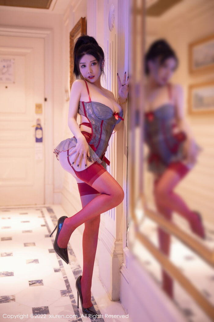 XiuRen第5818期_模特潘娇娇 erotic 感灰色情趣服配红丝吊袜秀 Big 肥臀撩人诱惑Photo 81P 19th image