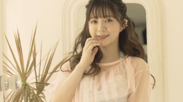 Popular voice actress Ayasa Ito lifts the ban on wearing lingerie in the 2nd photo book! The pre-cut image showing the chest flicker is sexy and explodes with anticipation! 1st swimsuit summary 16th image