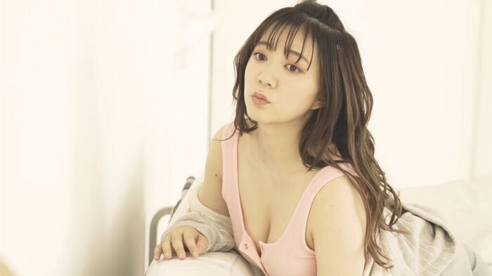 Popular voice actress Ayasa Ito lifts the ban on wearing lingerie in the 2nd photo book! The pre-cut image showing the chest flicker is sexy and explodes with anticipation! 1st swimsuit summary 19th image
