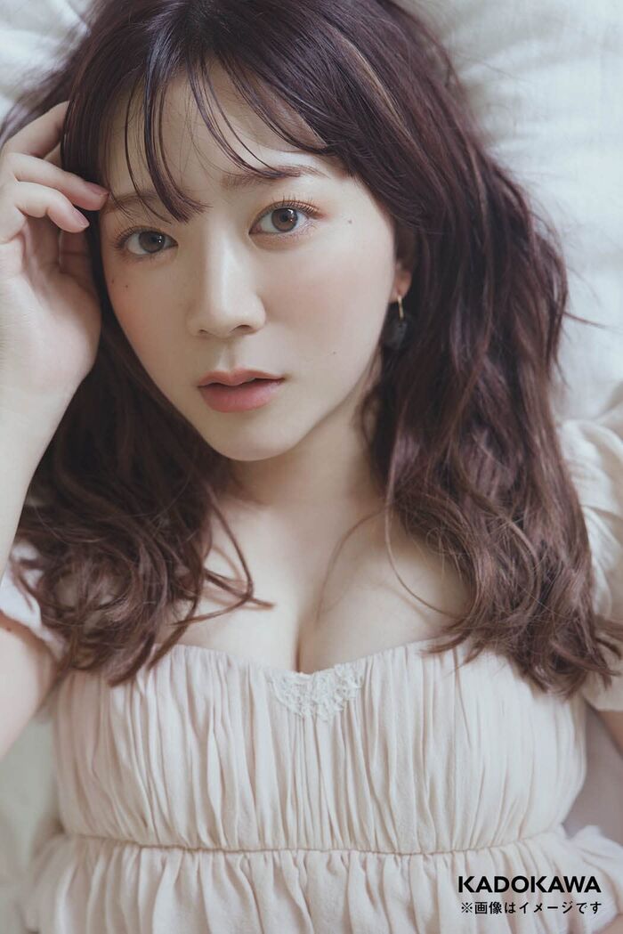 Popular voice actress Ayasa Ito lifts the ban on wearing lingerie in the 2nd photo book! The pre-cut image showing the chest flicker is sexy and explodes with anticipation! 1st swimsuit summary 23th image