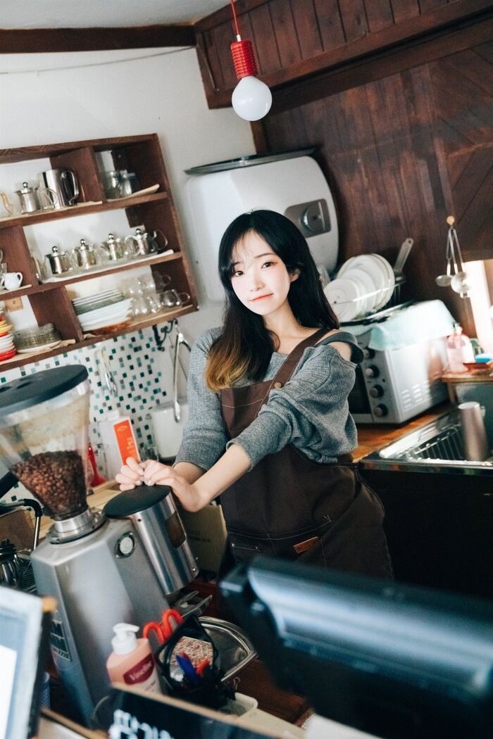 Loozy Bambi 밤비 - Cafe Alba Part 1 24th image