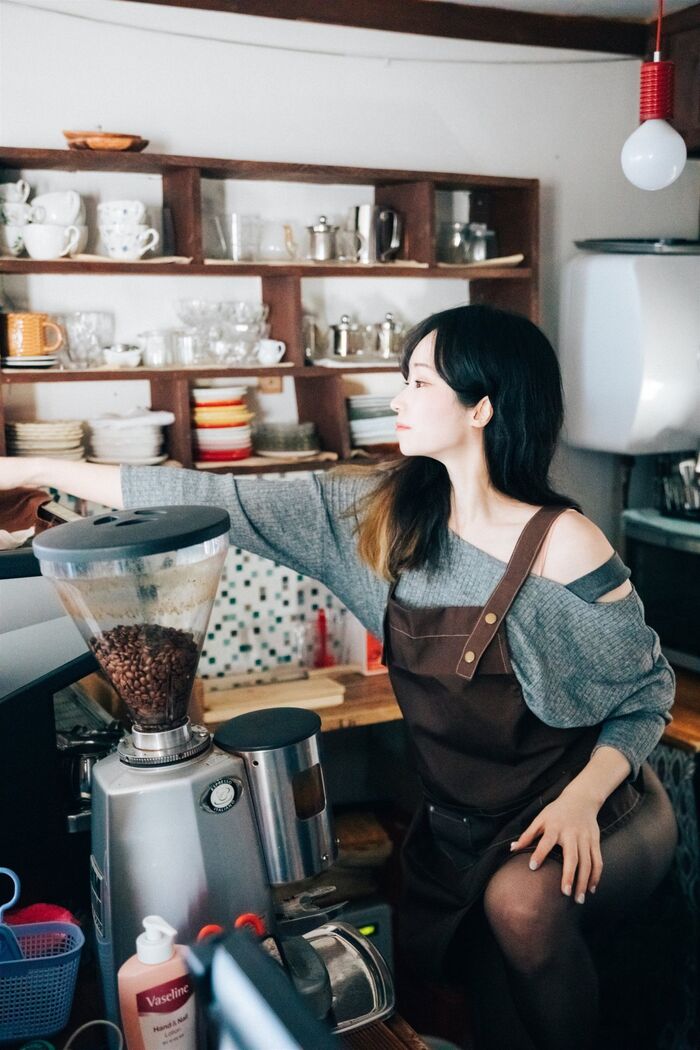 Loozy Bambi 밤비 - Cafe Alba Part 1 25th image