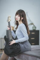 动漫博主封疆疆v 吉他妹主题私房erotic sensual dew 臀短裙半脱露黑色蕾丝内衣诱惑Photo 40P