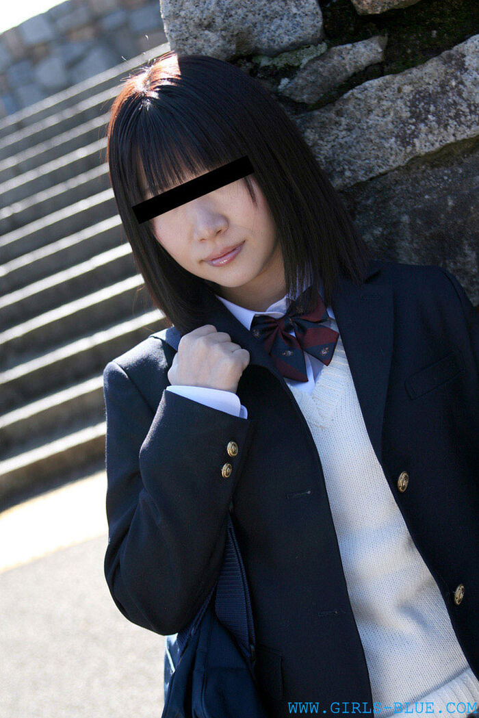 The eroticism of the POV shot where the black haired high school girl with E cup big breasts plays the man's mischief is extraordinary [30 photos] 16th image