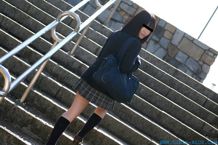 The eroticism of the POV shot where the black haired high school girl with E cup big breasts plays the man's mischief is extraordinary [30 photos] 24th image
