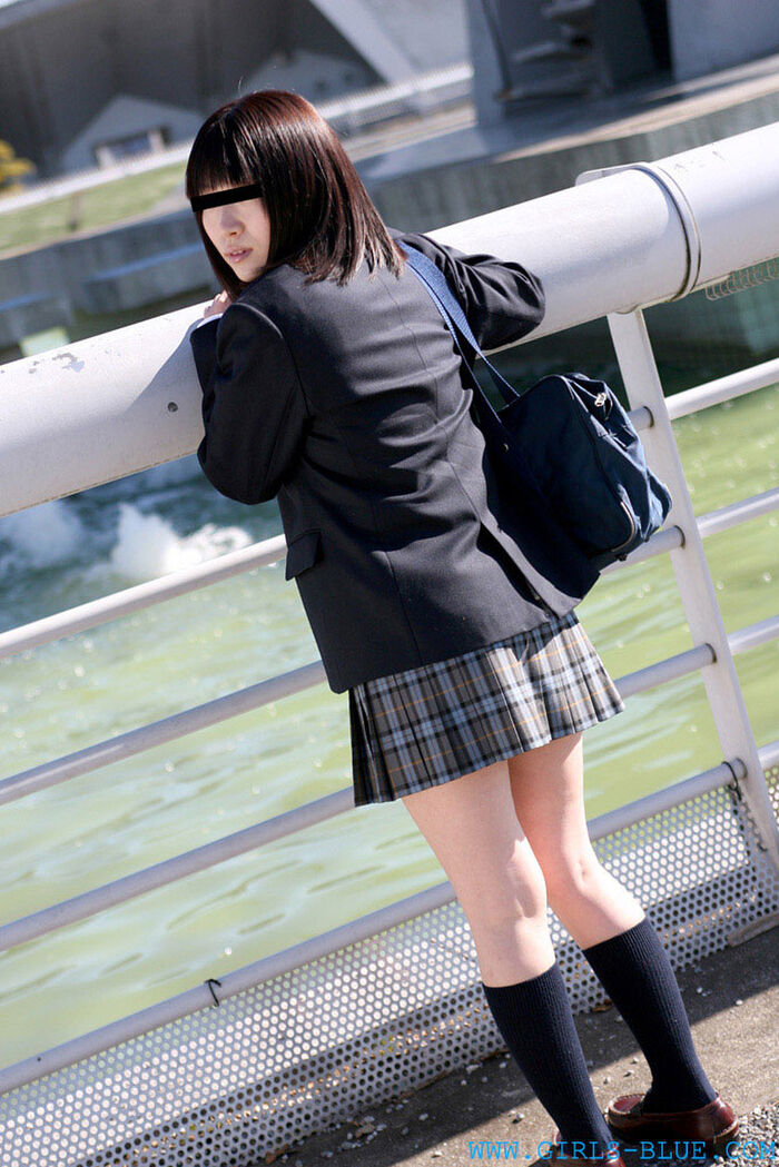 The eroticism of the POV shot where the black haired high school girl with E cup big breasts plays the man's mischief is extraordinary [30 photos] 26th image