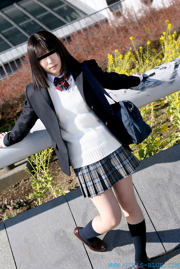 The eroticism of the POV shot where the black haired high school girl with E cup big breasts plays the man's mischief is extraordinary [30 photos] 6th image