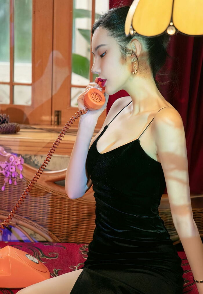 [Ugirls爱尤物] No.2456_ 模特萌琪琪唯美诗篇性感黑色吊裙秀完美身Material迷人诱惑Photo 35P 11th image