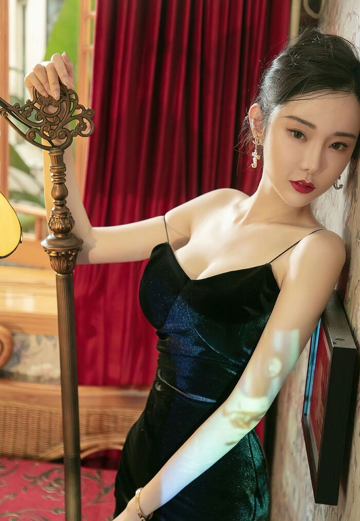 [Ugirls爱尤物] No.2456_ 模特萌琪琪唯美诗篇性感黑色吊裙秀完美身Material迷人诱惑Photo 35P 12th image