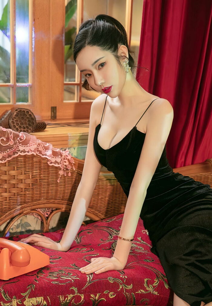 [Ugirls爱尤物] No.2456_ 模特萌琪琪唯美诗篇性感黑色吊裙秀完美身Material迷人诱惑Photo 35P 13th image