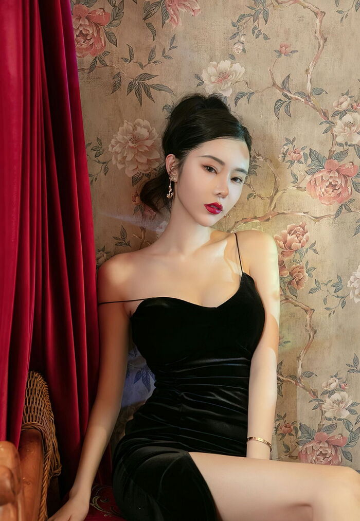 [Ugirls爱尤物] No.2456_ 模特萌琪琪唯美诗篇性感黑色吊裙秀完美身Material迷人诱惑Photo 35P 15th image