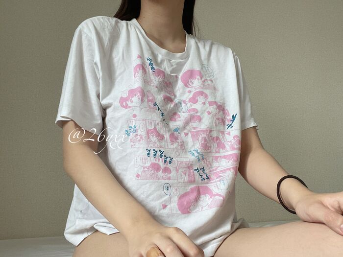 On Twitter, a 173cm tall big breasts big ass back dirt girl shows a nude selfie and it's too erotic! 6th image