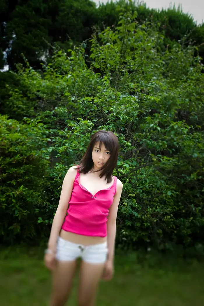 【伊東遥の高画質エロ画像179枚】元子役Cカップ微乳AV女優のヌードグラビア 42th image