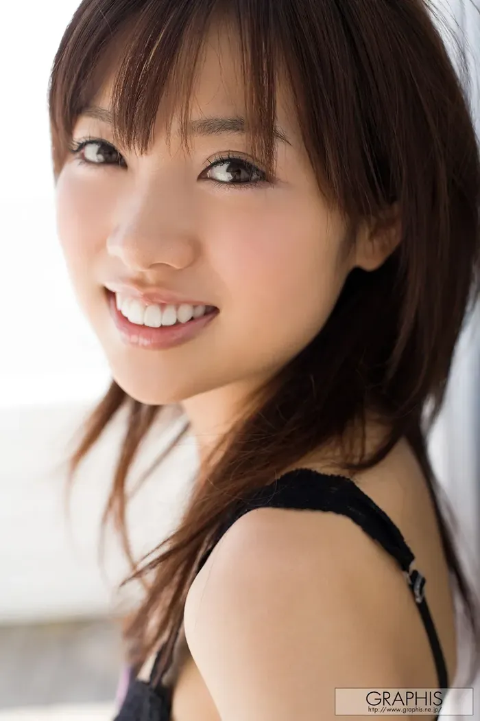 【伊東遥の高画質エロ画像179枚】元子役Cカップ微乳AV女優のヌードグラビア 73th image