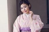 Mirei Imada A landlady who wears her body and bets on the survival of the inn.