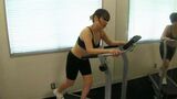 The buttocks of the woman who is training with the room runner are swaying and it is too erotic wwwwwww