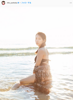 Riho Yoshioka (30), the image of sitting in a swimsuit is too sexy WW A bewitching cut from the latest photo book "Hihi" has been released and received a great response!
