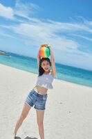 【Image】Natsuki Deguchi, ww Next Break actress whose belly button 1st photo book is too cute shows off her healthy belly and beautiful legs in Okinawa in summer!